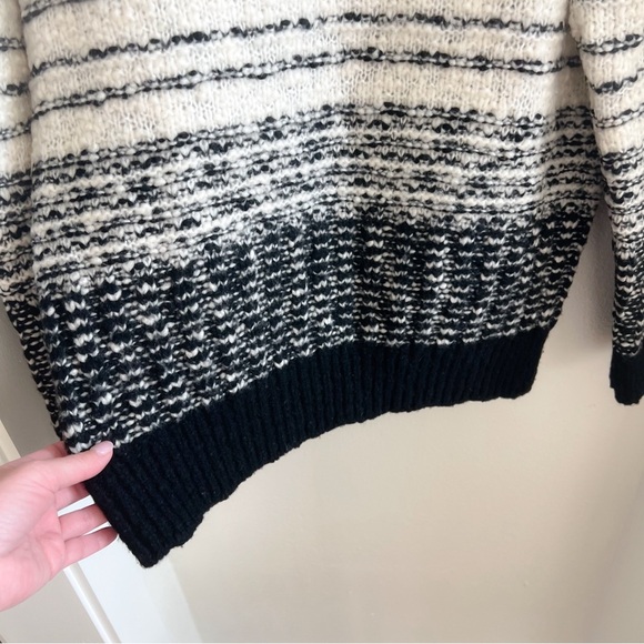 Vince Black/White Textured Wool Blend Crew Neck Sweater - Picture 6 of 11